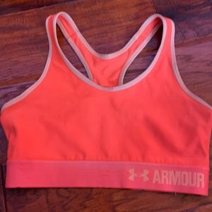 Under Armour Sports Bra in Pretty Peach Size M. Very soft material!